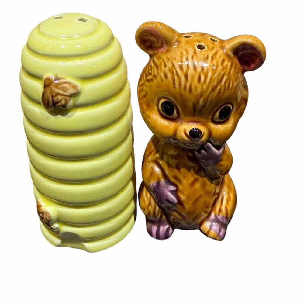Vintage‎ Bear Beehive Honey Bees Honey Pot Novelty Salt and Pepper Shakers Japan